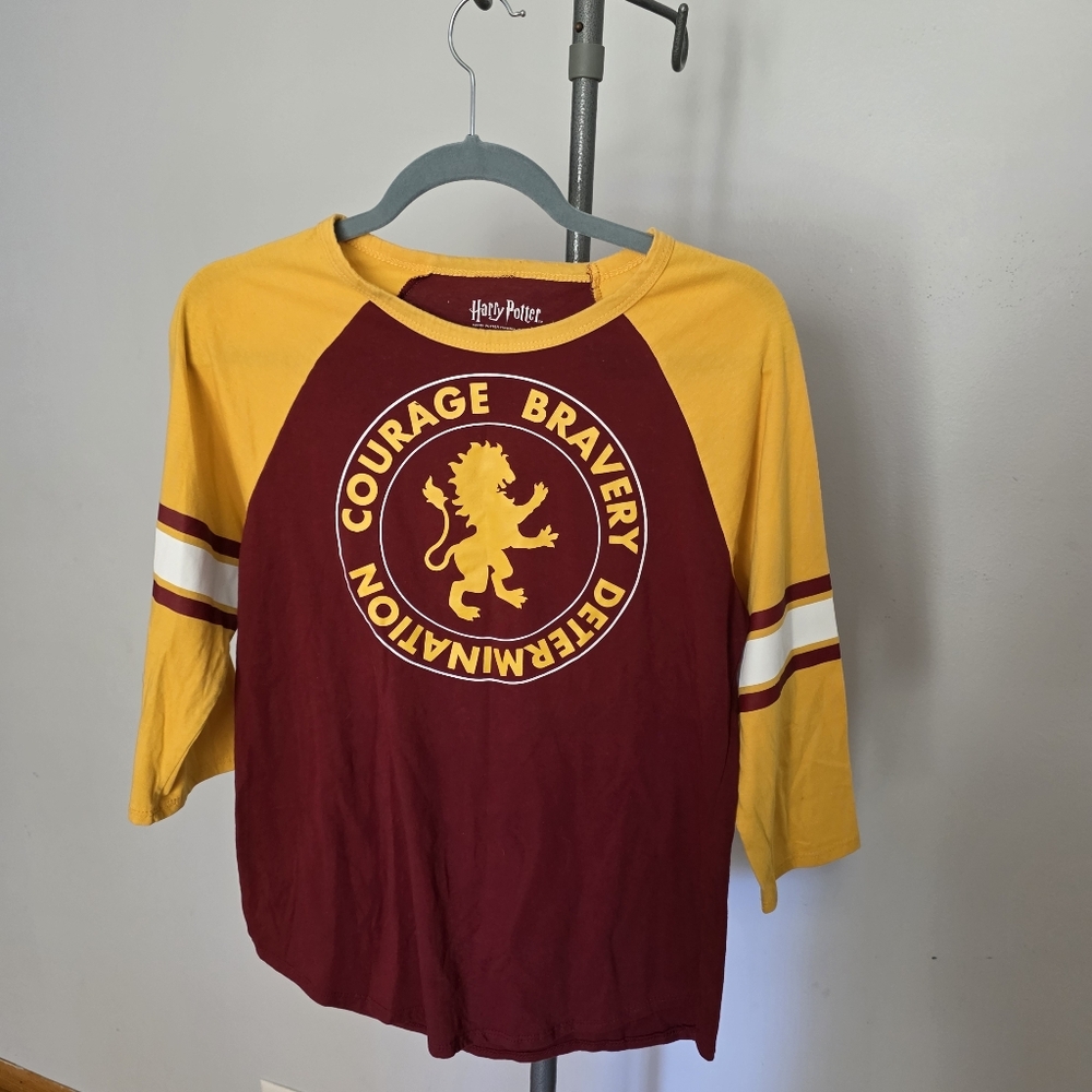HARRY POTTER GRYFFINDOR maroon Gold HOGWARTS Poly Cotton Logo T-shirt. Small